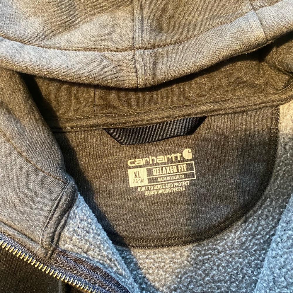 Woman’s Carhartt hoodie in size XL